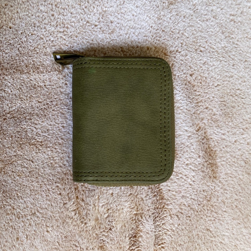 Universal Thread Wallet